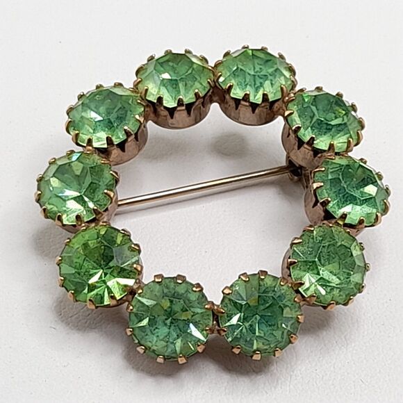 Vintage Peridot Green Circle Brooch Prong Set Rhinestones, Uranium Glass, 1 1/2" - Picture 6 of 10